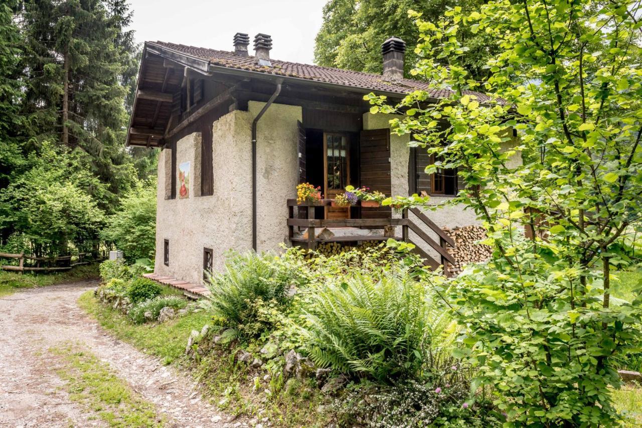 Chalet Silenthia Villa Lenzumo di Concei Bagian luar foto
