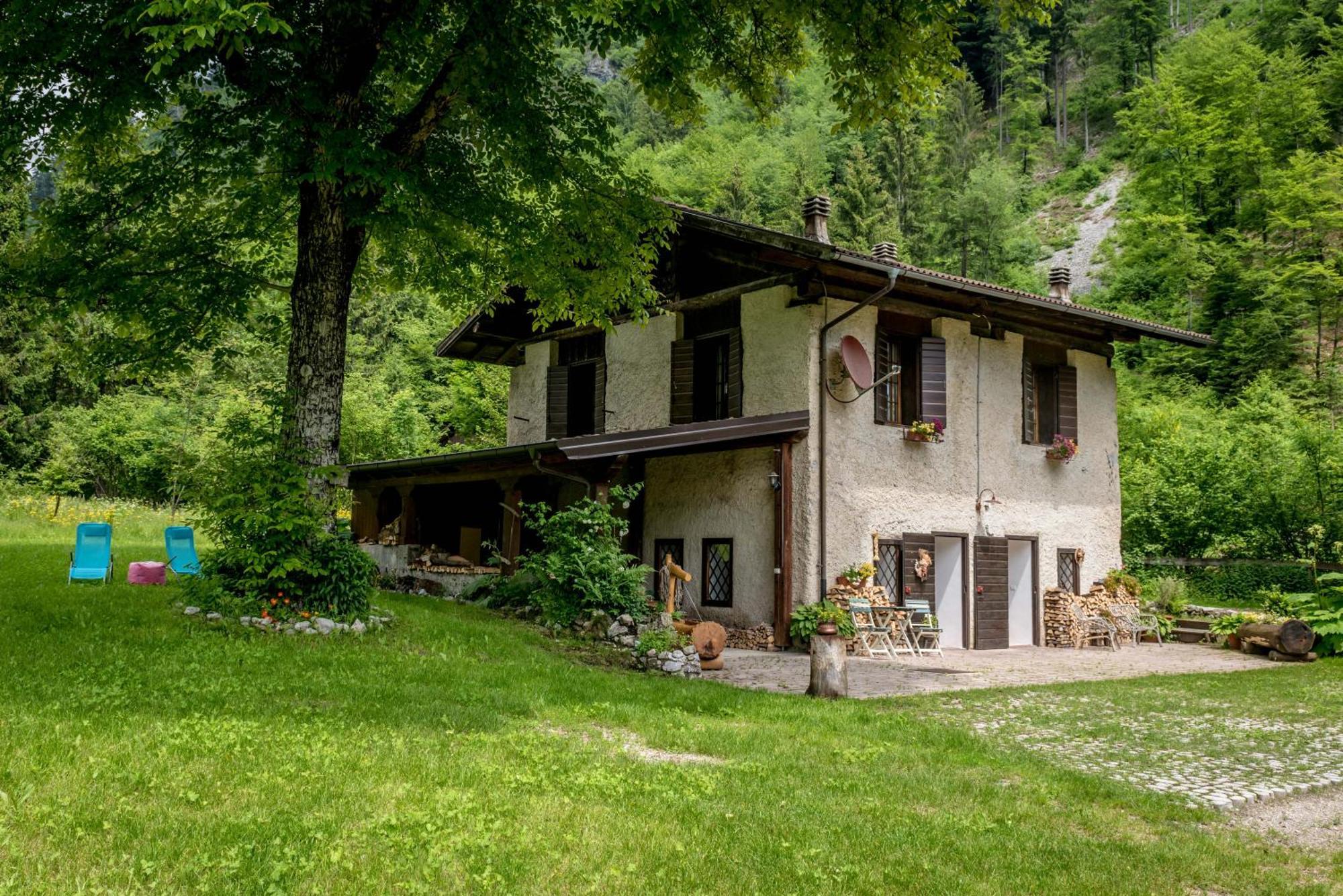 Chalet Silenthia Villa Lenzumo di Concei Bagian luar foto